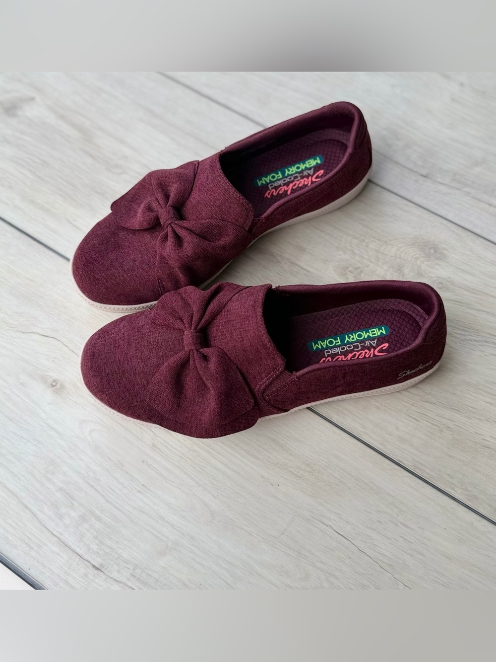 Skechers Burgundy Air Cooled Memory Foam Slip On Bow Accent Shoes 6 Cloud Light - Picture 5 of 8